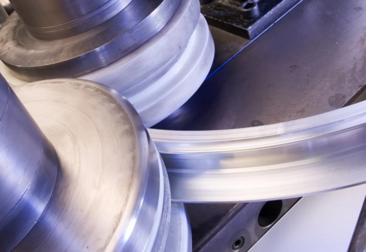 Machine press for cold bending aluminum